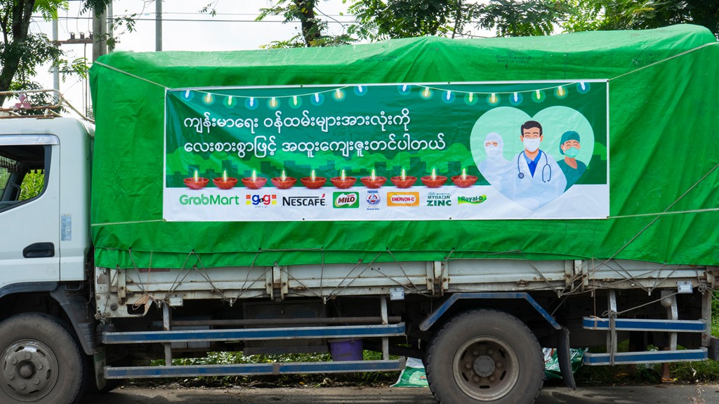 Image_3_-_Grabs_Donation_to_Healthcare_Workers_at_Phaunggyi_COVID-19_Medical_Centre_Credit_to_Grab_Myanmar.jpg